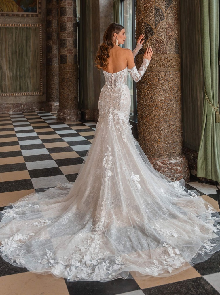 Royal-by-Diane-Legrand-Alana_DSC5886-Enhanced-NR-Edit.webp
