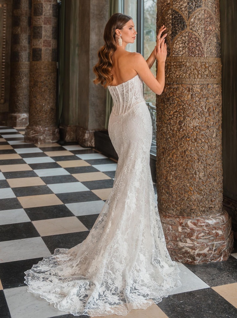 Royal-by-Diane-Legrand-Antoinette_DSC6186-Enhanced-NR-Edit.webp