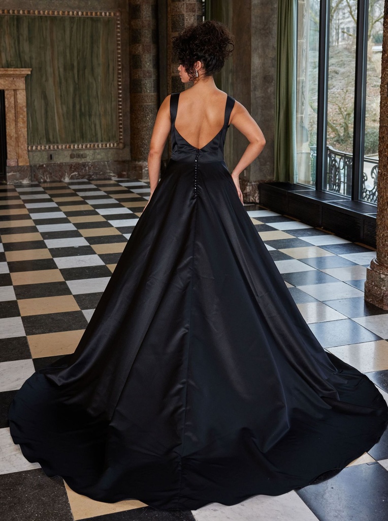 Pearl-1971-black_12A2720.webp