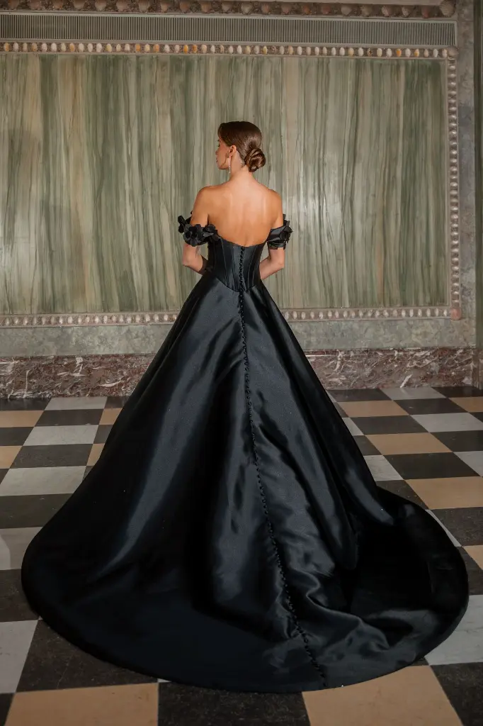 50908blackbackfront.jpg.webp
